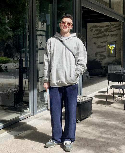 ❣️虎头冬款来袭加绒版❗一条解决粗腿弯腿❗ 【男士虎头刺绣直筒加绒卫裤】🥰420g一体加绒针织棉， 🍭外层紧密防风，内里配色银狐绒，保暖力度max！ 商品图5