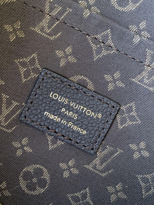 秋冬特惠💰1590 渠道级LV【全钢五金 MB163c01变码芯片】te级LV 全套包装 M26358磨砂皮卡其 本季 Express 中号手袋 商品图8