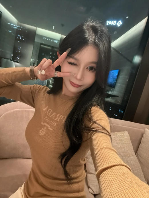 普拉达 25秋冬新款 经典款logo刺绣打底衫(TM) 商品图6