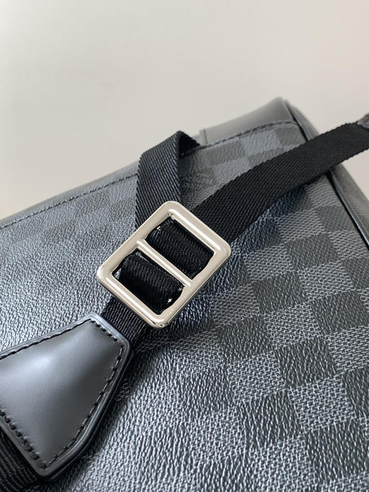 秋冬特惠💰1500 渠道级LV【全钢五金 MB163c01变码芯片】te级LV 全套包装 M41379黑格
 多功能Christopher 双肩包 商品图5