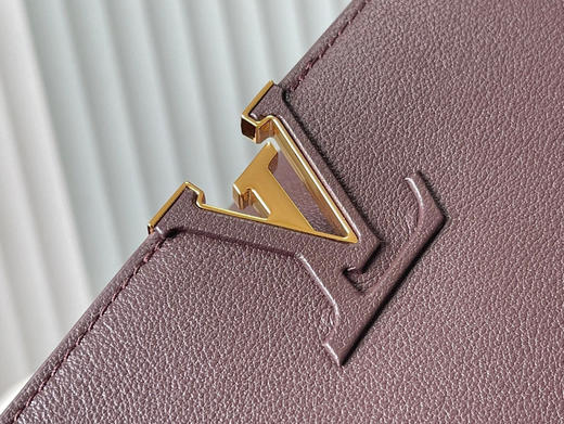 秋冬特惠💰1600 渠道级LV 新品 te级LV 动态芯片 M12927/M48865Souple棕啡 本款Capucines Souple手袋 商品图3