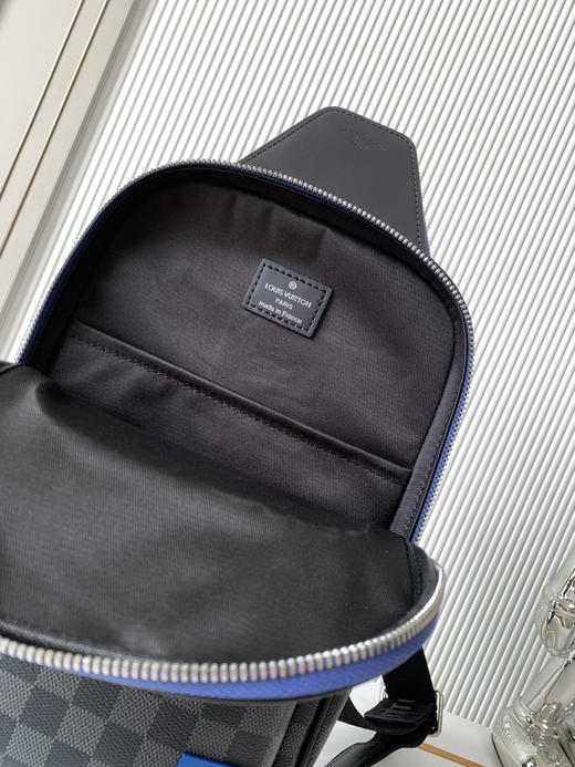 秋冬特惠💰1200 渠道级LV【全钢五金 MB163c01变码芯片】te级LV 全套包装 M45302黑格蓝标 本款 Avenue 单肩包 商品图7