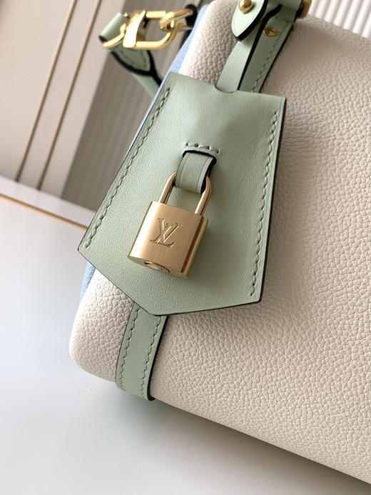 秋冬特惠💰1490 渠道级LV【全钢五金 MB163c01变码芯片】te级LV 全套包装 M26905米白拼色 本款 Express 小号手袋 商品图4