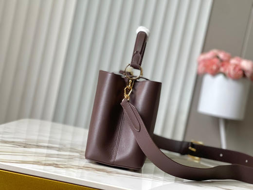 秋冬特惠💰1600 渠道级LV 新品 te级LV 动态芯片 M12927/M48865Souple棕啡 本款Capucines Souple手袋 商品图1