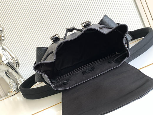 秋冬特惠💰1470 渠道级LV【全钢五金 MB163c01变码芯片】te级LV 全套包装 M46331黑拼灰花 本款Christopher 小号双肩包 商品图7