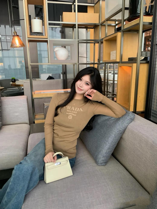 普拉达 25秋冬新款 经典款logo刺绣打底衫(TM) 商品图4