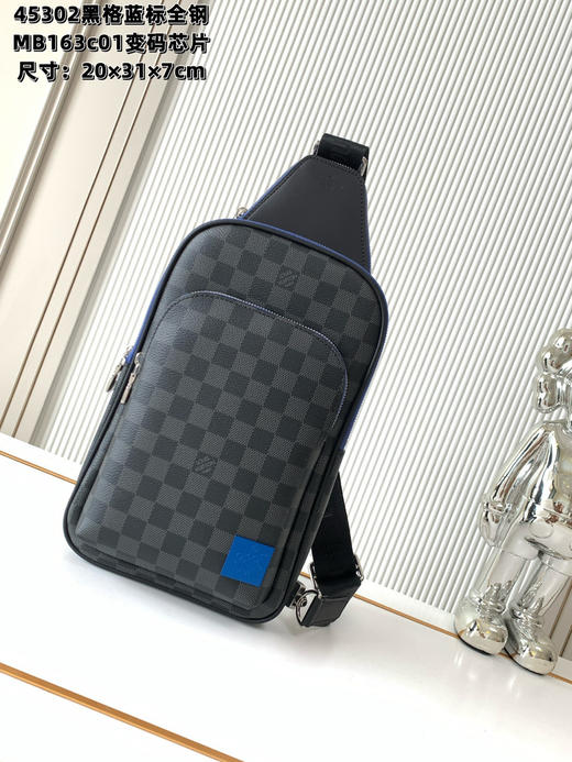 秋冬特惠💰1200 渠道级LV【全钢五金 MB163c01变码芯片】te级LV 全套包装 M45302黑格蓝标 本款 Avenue 单肩包 商品图0
