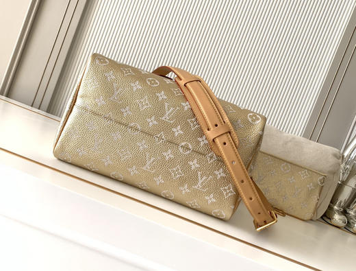 秋冬特惠💰1670 渠道级LV【全钢五金 MB163c01变码芯片】te级LV 全套包装 M14064金色 本款Speedy P9 Bandoulière30手袋 商品图3