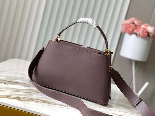 秋冬特惠💰1600 渠道级LV 新品 te级LV 动态芯片 M12927/M48865Souple棕啡 本款Capucines Souple手袋 商品图2