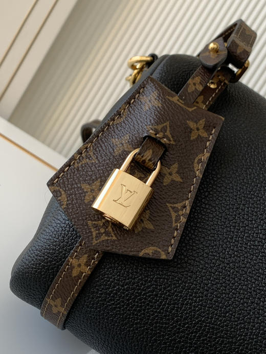 秋冬特惠💰1490 渠道级LV【全钢五金 MB163c01变码芯片】te级LV 全套包装 M26039黑色 本款 Express 小号手袋 商品图4