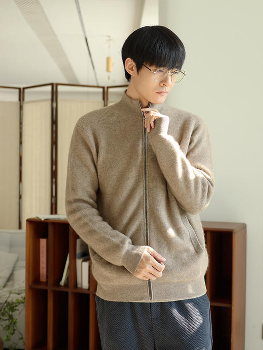 【冬季穿搭万金油  一件顶三件的羊绒衫】男士羊绒衫  100%羊绒面料  亲肤柔软又保暖  款式简约大方  上身稳重有型  给老公、老爸十足关爱~ 商品图5