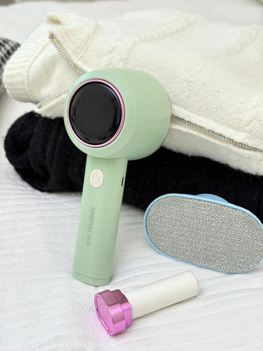 【剃球粘毛除尘 护衣三合一】摩牌 三合一毛球修剪器YZ-223 智能数显 5D蜂窝网罩 6叶精钢刀片 无痕不伤衣 三档档位 轻量小巧 适应不同衣物面料 商品图1