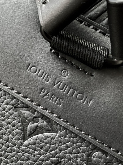 秋冬特惠💰1600 渠道级LV【全钢五金 MB163c01变码芯片】te级LV 全套包装 M20899黑色压花 本款Christopher双肩包 商品图6