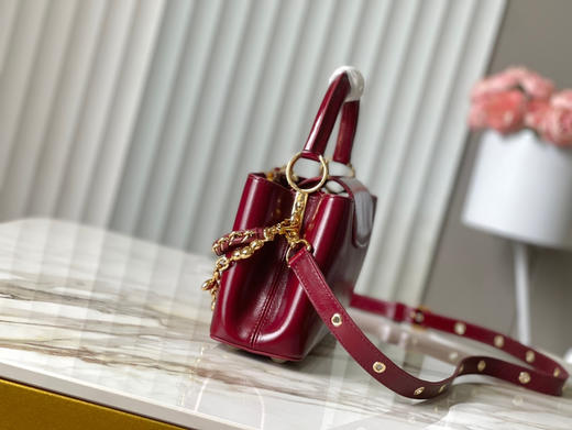 秋冬特惠💰1800 渠道级LV 新品 te级LV 动态芯片 M25473/M48865酒红油蜡二合一 本款Capucines East-West 手袋 商品图1