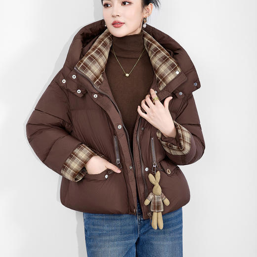「高货wl」全新升级【铂金会员588/天猫799/差价211】(01933)洛诗琳连帽泡芙小熊挂饰羽绒服2025冬季格纹撞色保暖外套 商品图0