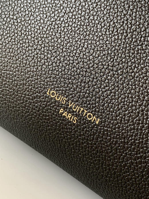 秋冬特惠💰1490 渠道级LV【全钢五金 MB163c01变码芯片】te级LV 全套包装 M26039黑色 本款 Express 小号手袋 商品图5