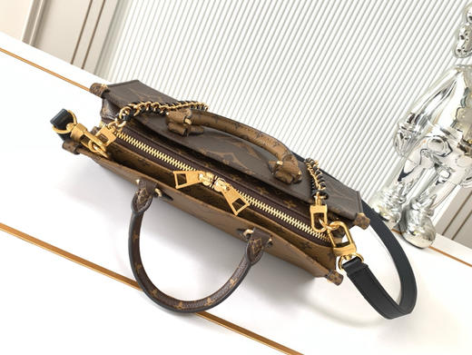 秋冬特惠💰1240 渠道级LV【全钢五金 MB163c01变码芯片】te级LV 全套包装 M14236 本款 OnTheGo East West 手袋 商品图6