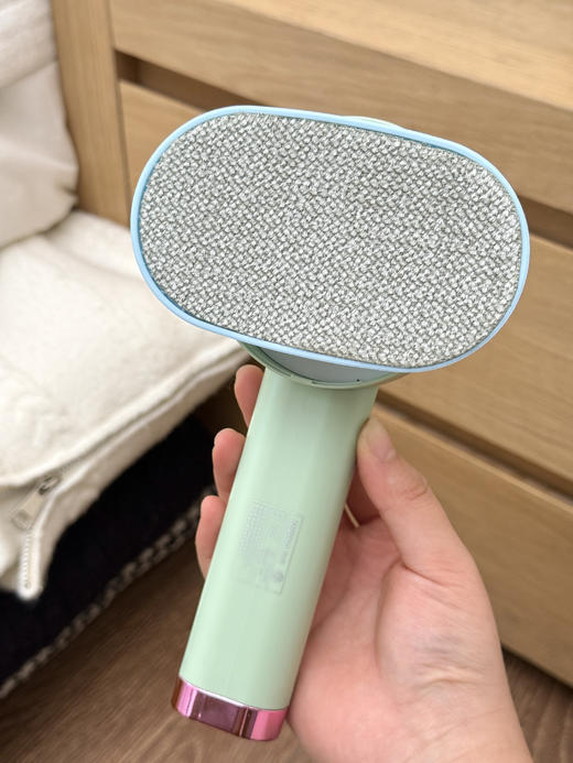 【剃球粘毛除尘 护衣三合一】摩牌 三合一毛球修剪器YZ-223 智能数显 5D蜂窝网罩 6叶精钢刀片 无痕不伤衣 三档档位 轻量小巧 适应不同衣物面料 商品图5