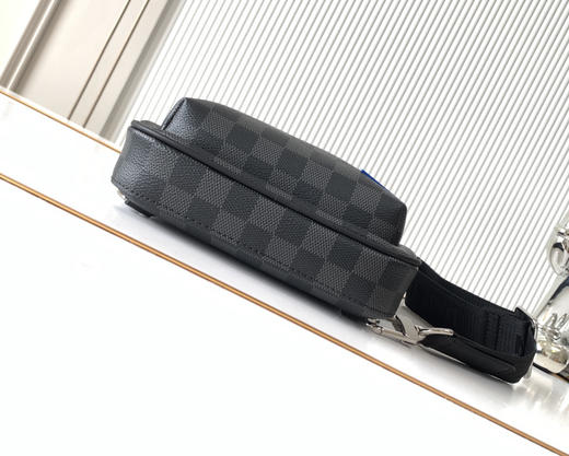 秋冬特惠💰1200 渠道级LV【全钢五金 MB163c01变码芯片】te级LV 全套包装 M45302黑格蓝标 本款 Avenue 单肩包 商品图3