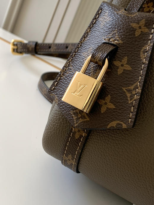 秋冬特惠💰1490 渠道级LV【全钢五金 MB163c01变码芯片】te级LV 全套包装 M26360深灰绿 本款 Express 小号手袋 商品图4