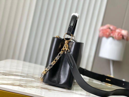 秋冬特惠💰1650 渠道级LV 新品 te级LV 动态芯片 M12924/M48865Souple黑油蜡 本款Capucines Souple手袋 商品图1