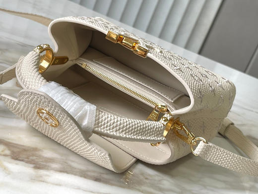 秋冬特惠💰1580 渠道级LV 新品 te级LV 动态芯片 M48865奶白蜥蜴刺绣 Capucines手袋 商品图4