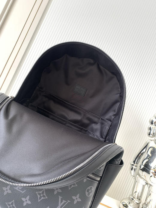 秋冬特惠💰1450 渠道级LV【全钢五金 MB163c01变码芯片】te级LV 全套包装 M22558黑花 本款 Discovery 小号双肩包 商品图7