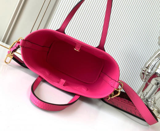 秋冬特惠💰1380 渠道级LV【全钢五金 变码芯片】te级LV 全套包装 M12106 老花玫红 Neverfull Bandoulière Inside Out BB手袋 商品图6