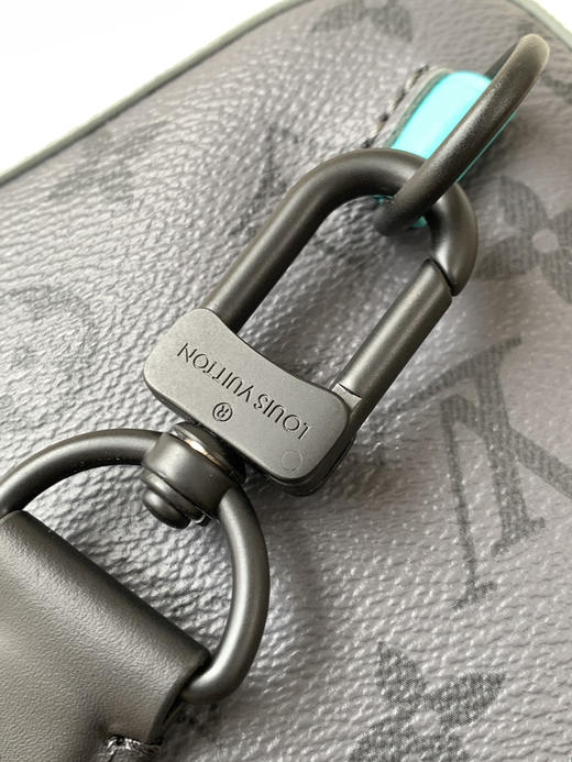 秋冬特惠💰1180 渠道级LV【A钢五金 MB163c01变码芯片】te级LV 全套包装 M11703灰花 本款 Avenue 小号单肩包 商品图4