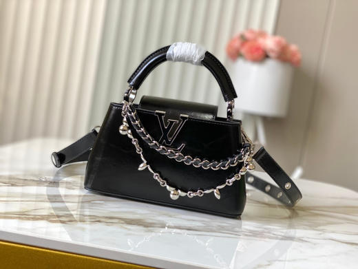 秋冬特惠💰1700 渠道级LV 新品 te级LV 动态芯片 M25492/M48865黑油蜡二合一 本款Capucines East-WestBB手袋 商品图0