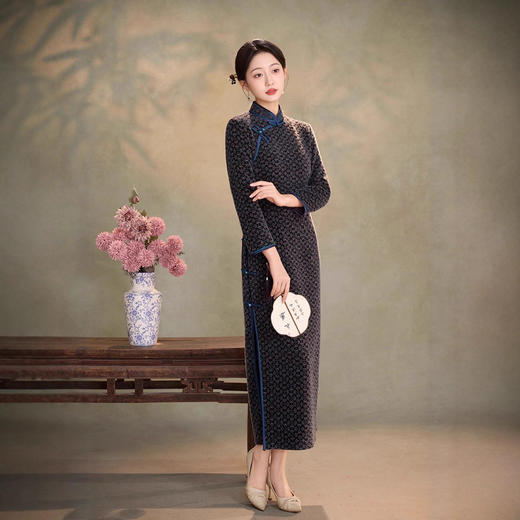 WC9593 新式旗袍2025秋冬款中国风优雅气质长款金貂绒加绒显瘦修身连衣裙 商品图2