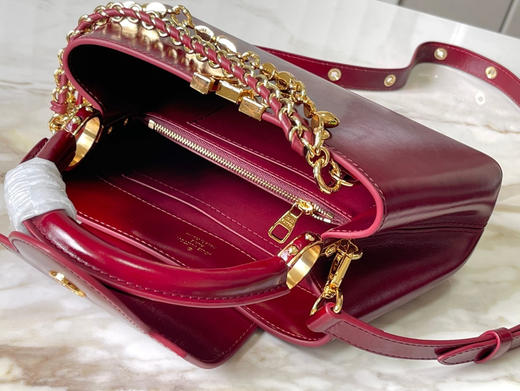 秋冬特惠💰1800 渠道级LV 新品 te级LV 动态芯片 M25473/M48865酒红油蜡二合一 本款Capucines East-West 手袋 商品图4