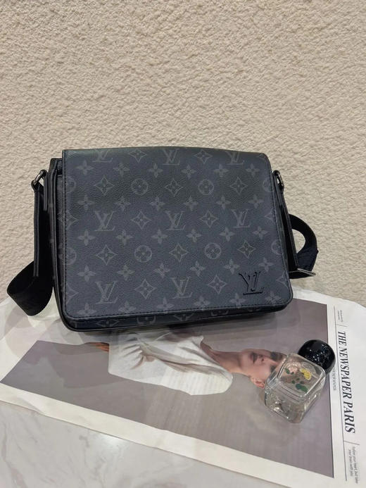 LV District 角扣 小号 黑色 老花 帆布拼皮 邮差包 商品图1