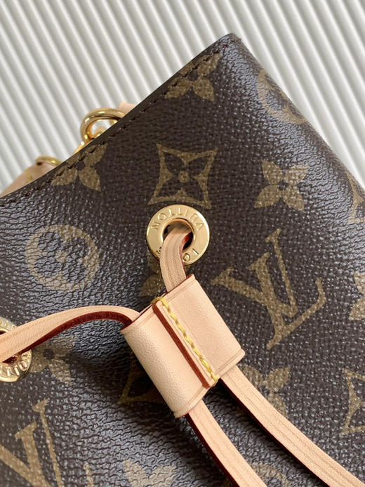 秋冬特惠💰1200 渠道级LV【全钢五金 MB163c01变码芯片】te级LV 全套包装 M46581老花 迷你水桶包系列 NÉONOÉ BB手袋 商品图3