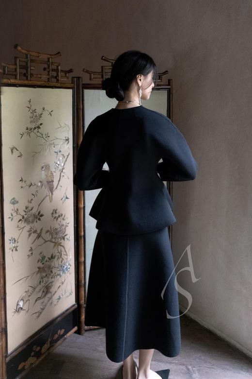 Ashlyn 25AW 奶油色/黑色Henry V领羊毛雕塑上衣 商品图4