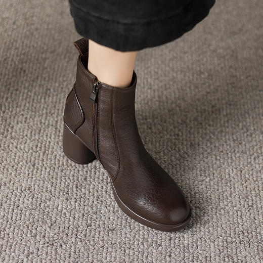 【预售5天】英伦风厚底马丁靴女真皮粗跟大码靴新款秋冬季高跟短靴KL717 商品图1