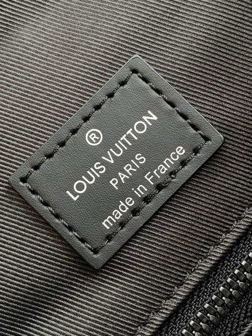 秋冬特惠💰1470 渠道级LV【全钢五金 MB163c01变码芯片】te级LV 全套包装 M46331黑拼灰花 本款Christopher 小号双肩包 商品图8