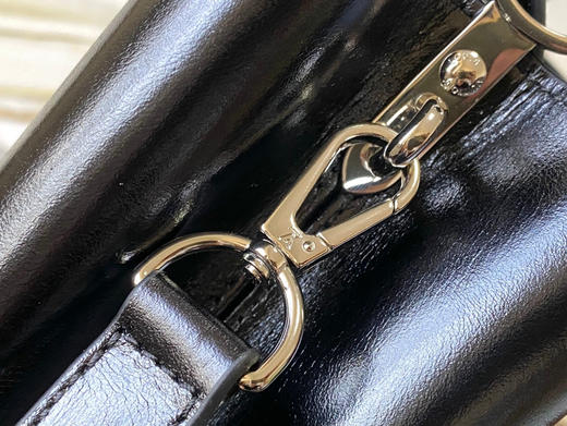 秋冬特惠💰1800 渠道级LV 新品 te级LV 动态芯片 M25492/M48865黑油蜡二合一 本款Capucines East-WestBB手袋 商品图7