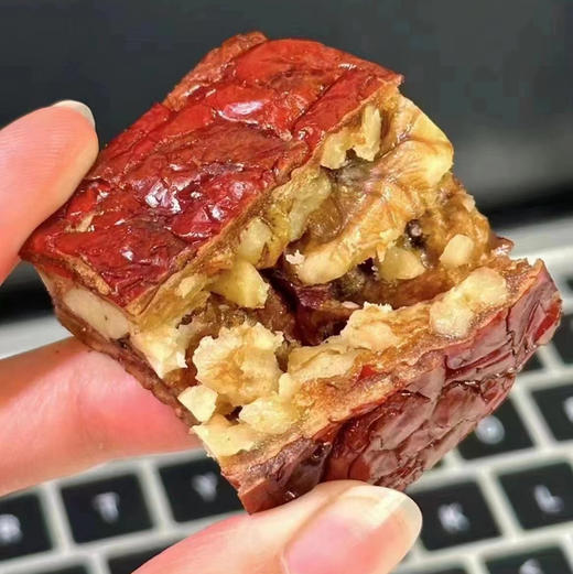 【枣夹核桃】红枣香味浓郁，精选上等核桃仁，配料表只有枣和核桃，健康好吃又营养 商品图2