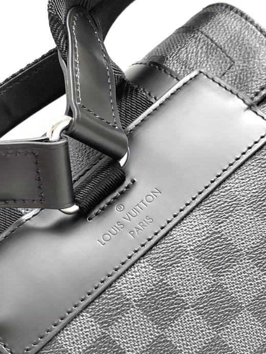 秋冬特惠💰1500 渠道级LV【全钢五金 MB163c01变码芯片】te级LV 全套包装 M41379黑格
 多功能Christopher 双肩包 商品图6