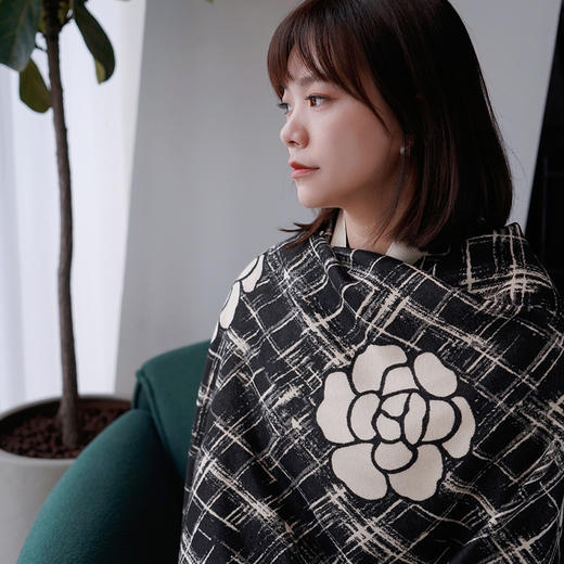 衣柜里绝对不能少的围巾 秋冬的穿搭灵感Be of ①heart|秋冬围巾大披肩系列温暖整个秋冬，全方位展示你的美 商品图3