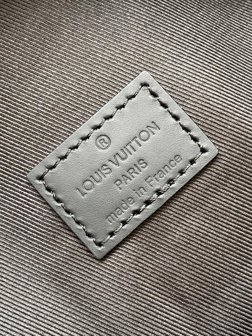 秋冬特惠💰1450 渠道级LV【全钢五金 MB163c01变码芯片】te级LV 全套包装 M22558黑花 本款 Discovery 小号双肩包 商品图8
