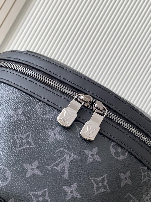 秋冬特惠💰1450 渠道级LV【全钢五金 MB163c01变码芯片】te级LV 全套包装 M22558黑花 本款 Discovery 小号双肩包 商品图5