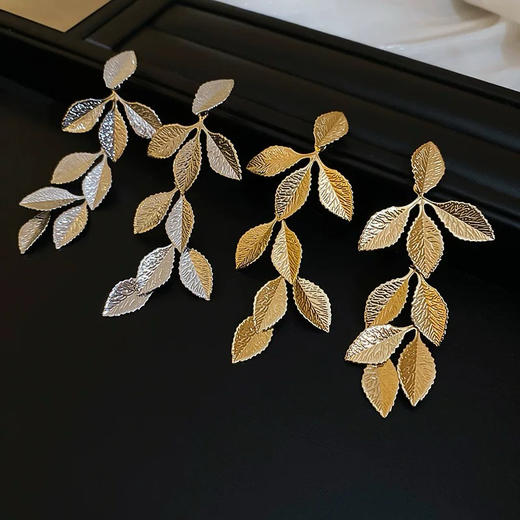 精致立体叶子金属纹理雕刻银针耳环-纪念日百货门店同款167796303 商品图1