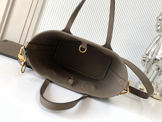 秋冬特惠💰1380 渠道级LV【全钢五金 变码芯片】te级LV 全套包装 M12109 老花 Neverfull Bandoulière Inside Out BB手袋 商品图6