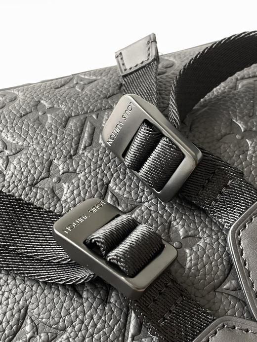 秋冬特惠💰1630 渠道级LV【全钢五金 MB163c01变码芯片】te级LV 全套包装 M55699黑色原厂皮 本款Christopher 中号双肩包 商品图6