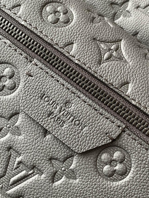 秋冬特惠💰1600 渠道级LV【全钢五金 MB163c01变码芯片】te级LV 全套包装 M46553压花黑 本款 Discovery 双肩包 商品图5