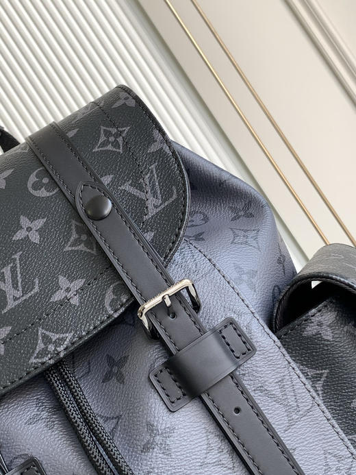 秋冬特惠💰1470 渠道级LV【全钢五金 MB163c01变码芯片】te级LV 全套包装 M46331黑拼灰花 本款Christopher 小号双肩包 商品图4