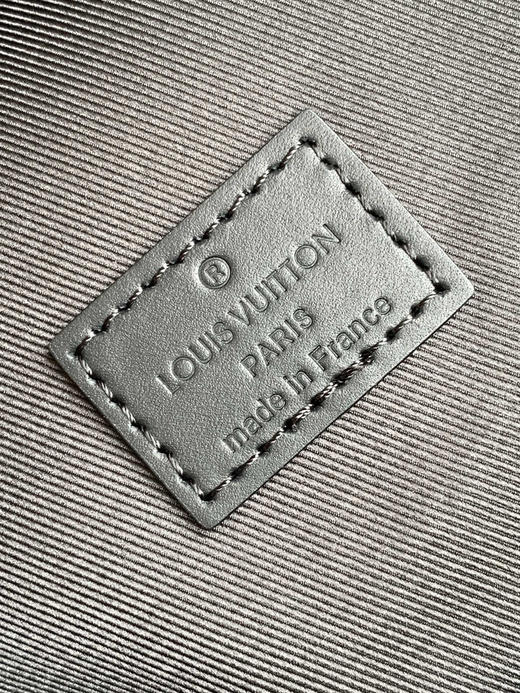 秋冬特惠💰1450 渠道级LV【全钢五金 MB163c01变码芯片】te级LV 全套包装 M46684老花 本款 Discovery 小号双肩包 商品图8