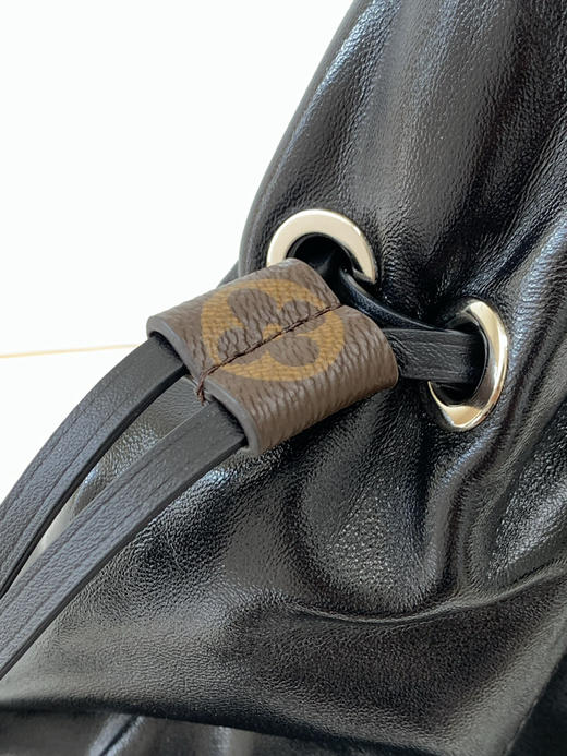 秋冬特惠💰1530 渠道级LV【全钢五金 MB163c01变码芯片】te级LV 全套包装 M25522黑色 LV Vibe 系列推出Off Duty双肩包 商品图6